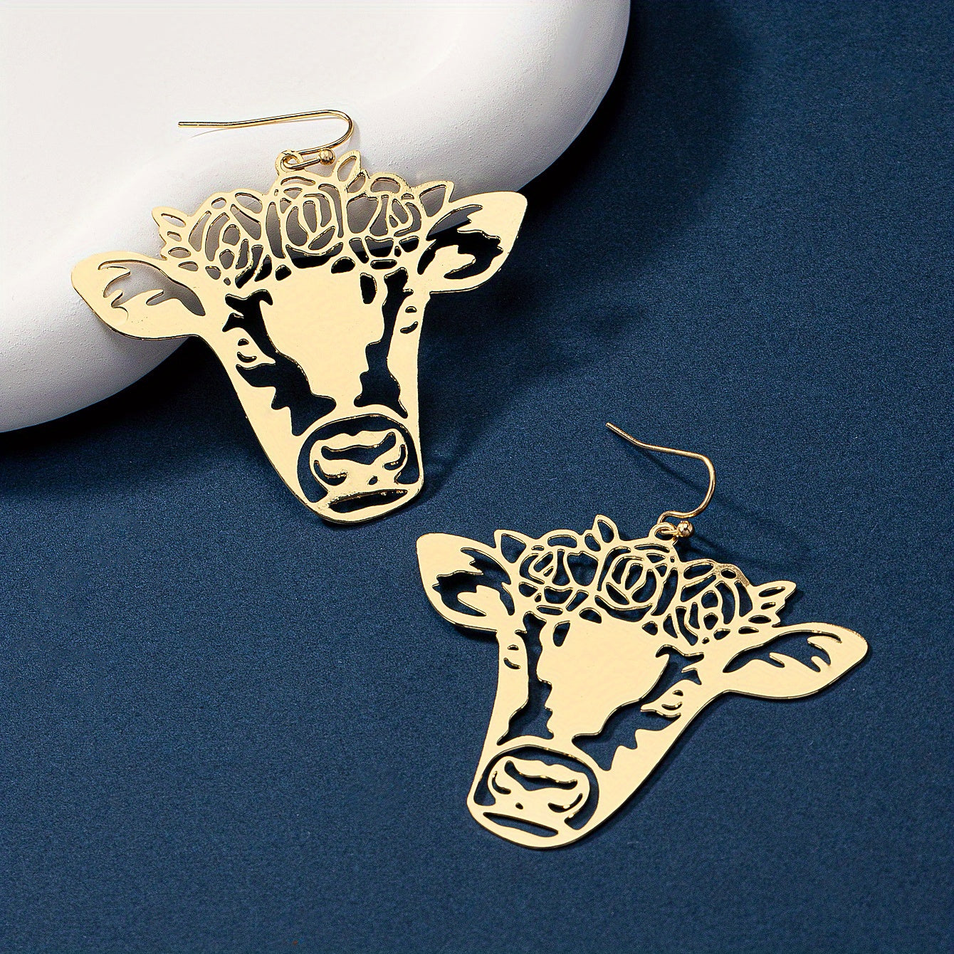 Gold Metal Animal Design Hollow Pendant Earrings Vintage Vacation Style Copper Jewelry Exquisite Women's Gifts