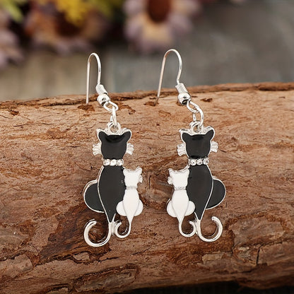 [Popular Choice] Chic silver-plated heart-shaped cat earrings with rhinestones, retro-style alloy couple jewelry, suitable for daily wear