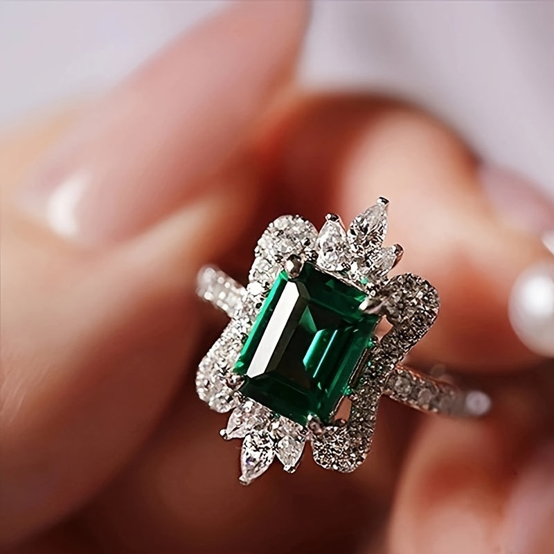 A stylish and luxurious palace-style ring with a four-claw setting and green synthetic gemstone is suitable for Women's engagements, weddings, daily casual wear, anniversary gifts, and does not come with a box.