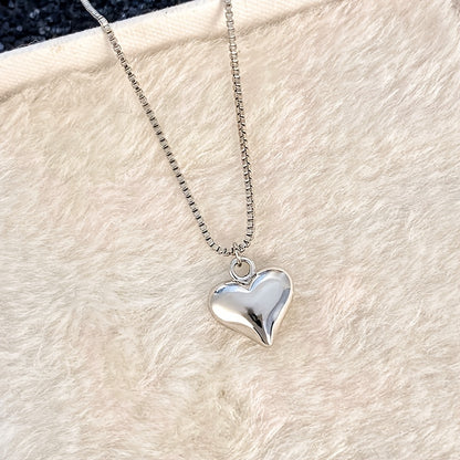 Women's minimalist metal love pendant necklace, birthday and anniversary gifts, stylish casual wear