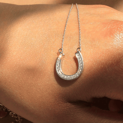 Simple horseshoe Zirconia pendant necklace, Women's daily wear fashion jewelry
