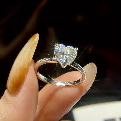 Ladies' luxury bohemian heart-shaped zircon engagement ring with elegant high-end three-claw design and copper bottom, perfect for weddings and banquets