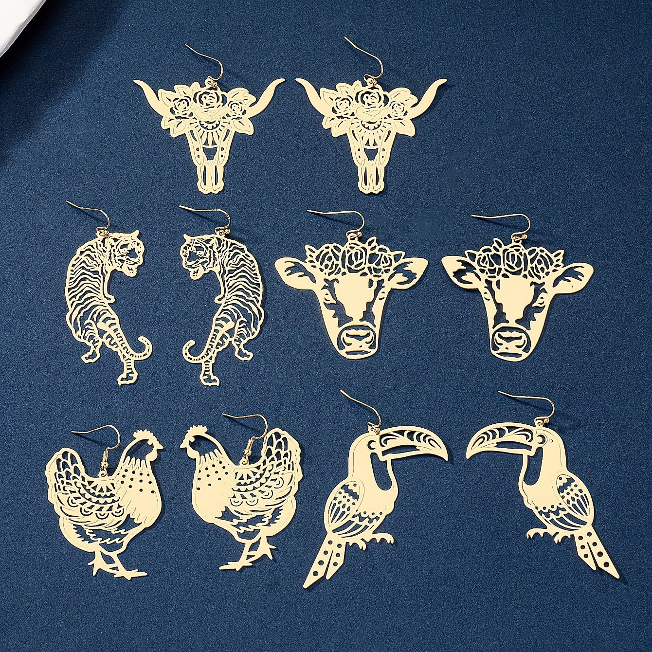 Gold Metal Animal Design Hollow Pendant Earrings Vintage Vacation Style Copper Jewelry Exquisite Women's Gifts