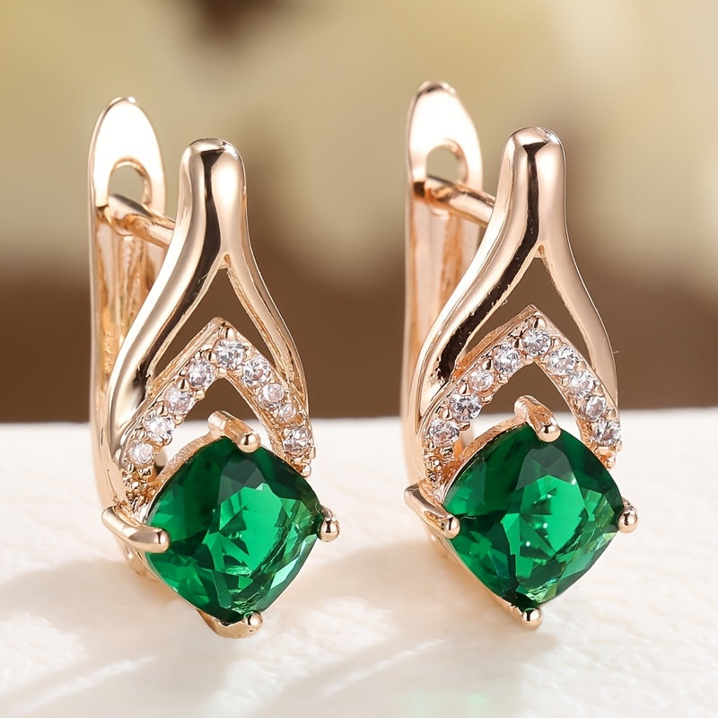 A pair of retro elegant ladies fishtail string pearl earrings stylish and versatile earrings.