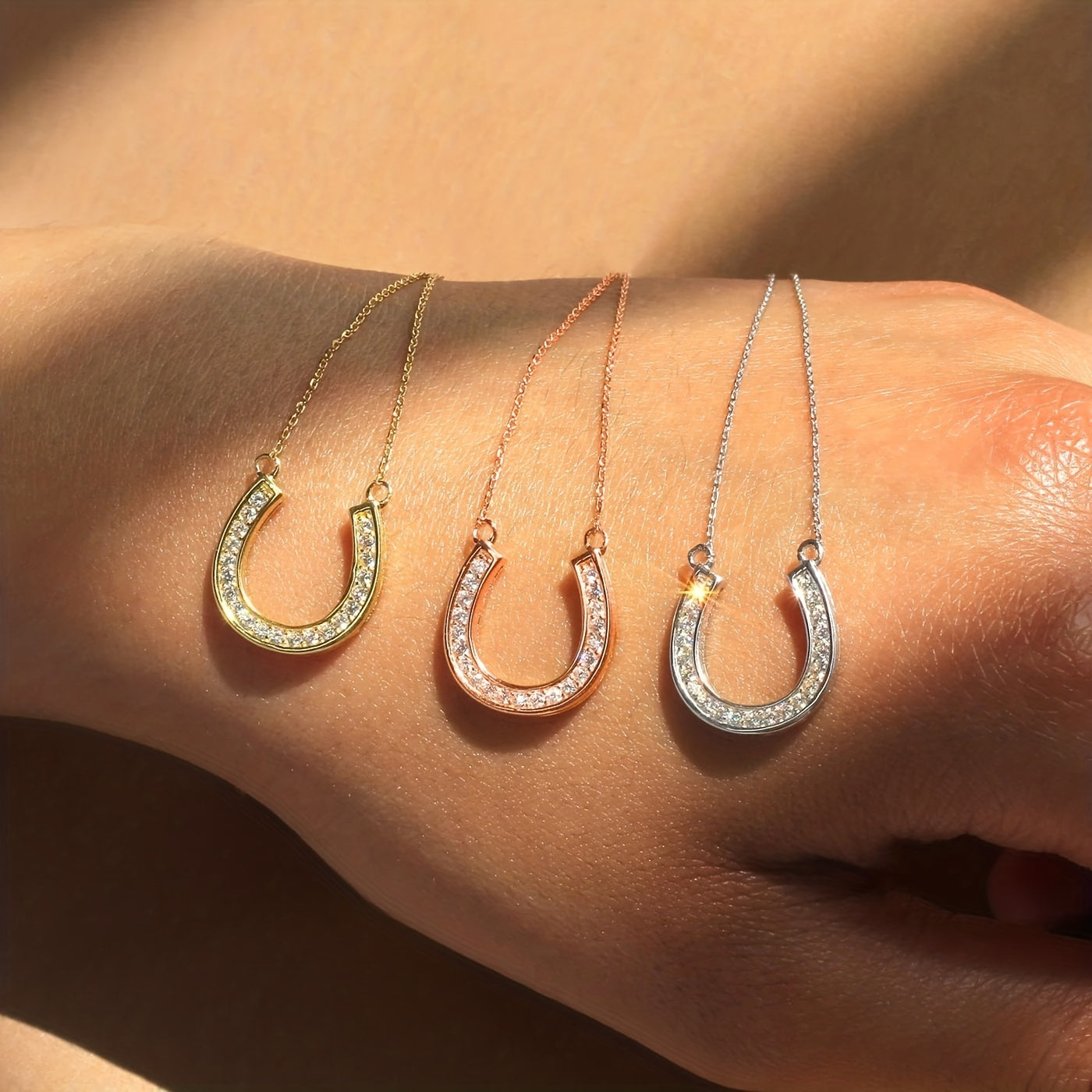 Simple horseshoe Zirconia pendant necklace, Women's daily wear fashion jewelry