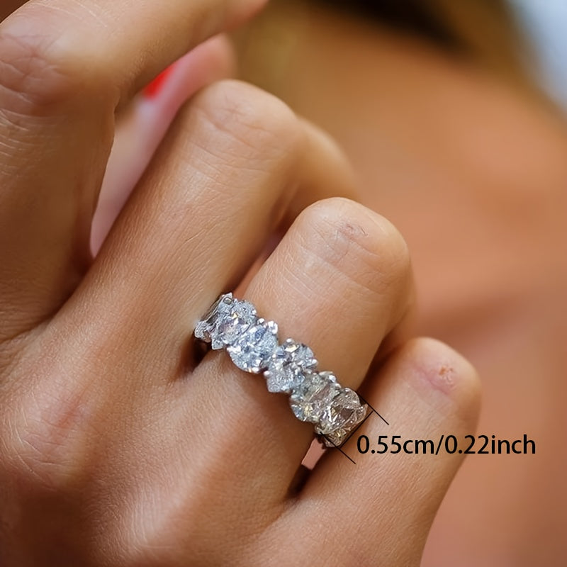 Fashion drop-shaped Zirconia inlaid with diamonds, symbolizing beauty and fashion, suitable for engagement/wedding rings