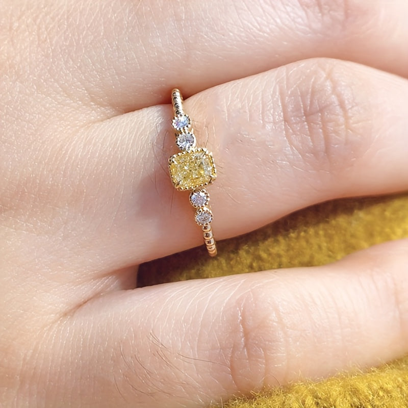 Ladies engagement wedding banquet jewelry, beautifully set yellow faux gemstone ring, four-claw design