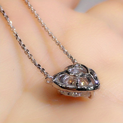 Romantic Ladies Collarbone Necklace 925 Silver Plated Heart Cut White Sapphire Pendant Necklace Bridal Wedding Fine Jewelry