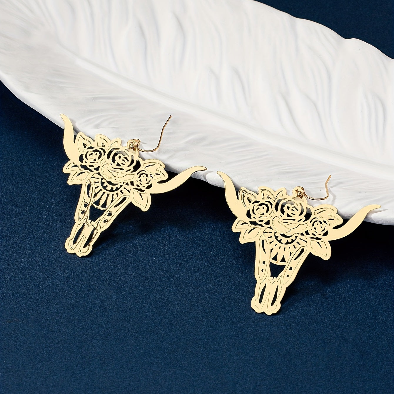 Gold Metal Animal Design Hollow Pendant Earrings Vintage Vacation Style Copper Jewelry Exquisite Women's Gifts