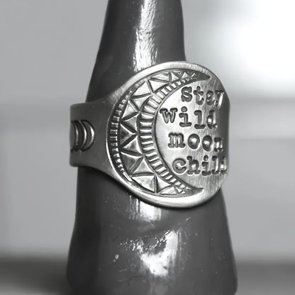 Vintage Bohemian moon pattern broadband ring, stylish and simple daily and party accessories, alloy material, holiday theme, suitable for all seasons