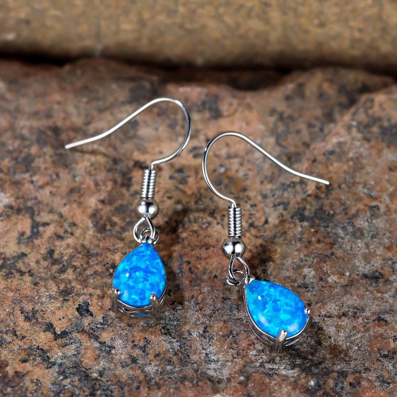 Vintage Bohemian Pendant Earrings, Teardrop-Shaped Opal, Copper Strap Copper Ears, No Plating, Suitable for Vacations and Weddings - 1 Pair