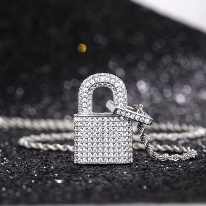 Shining exquisite copper zircon lock decorative pendant necklace, sparkling cute jewelry, suitable for friends' birthday gifts, daily life