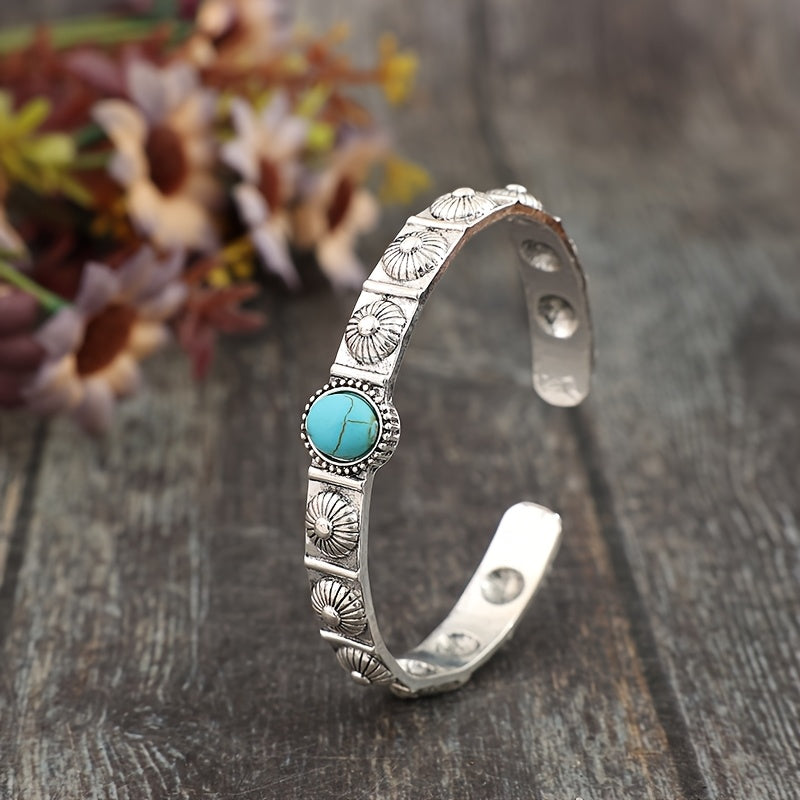 A vintage bohemian turquoise inlaid bracelet, alloy open bracelet, engraved floral design, fashion jewelry accessories