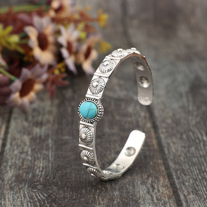 A vintage bohemian turquoise inlaid bracelet, alloy open bracelet, engraved floral design, fashion jewelry accessories