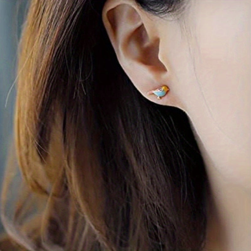 1 pair of cute bird cast stud earrings, suitable for women, synthetic stone, copper base, nickel copper free plating, animal theme, daily and party wear, Marigraday accessories, four seasons fashion jewelry