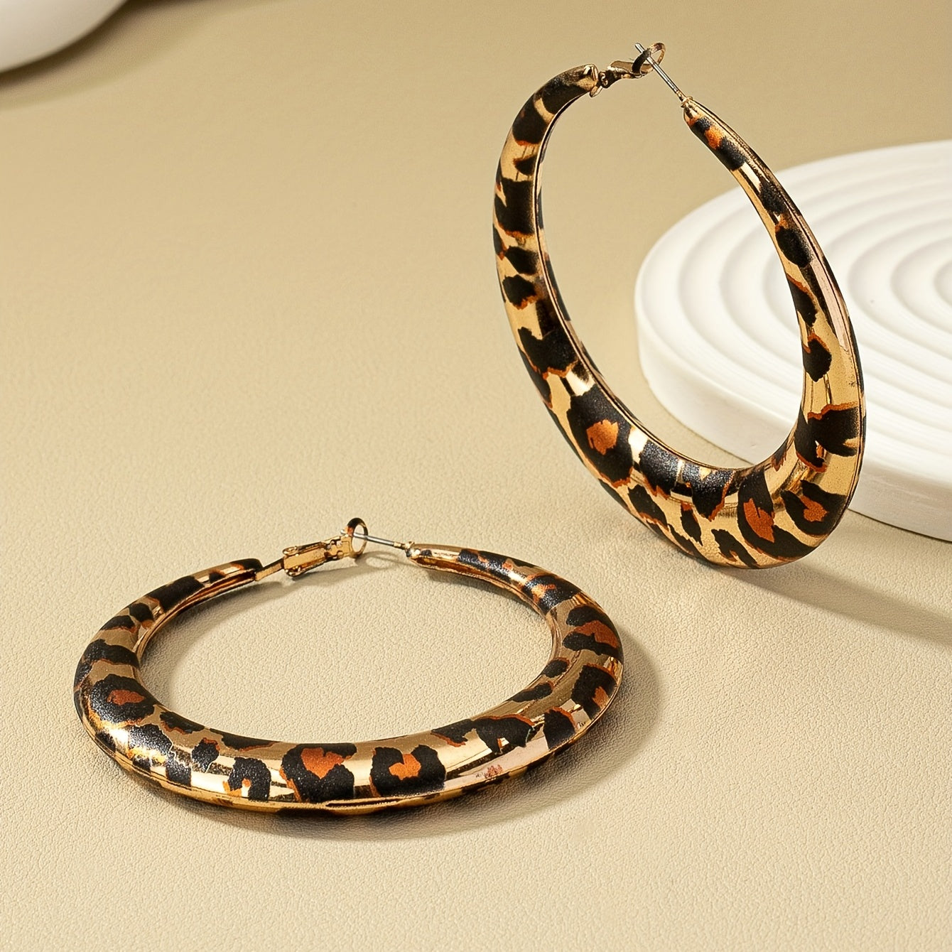 Leopard print pattern thick ring earrings, retro bohemian style alloy jewelry, suitable for daily casual wear