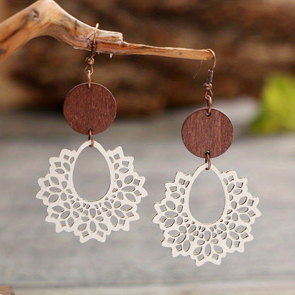 Hollow monochrome spider web design pendant earrings, retro and elegant style PU leather jewelry, fashionable women's gifts, autumn and winter earrings.