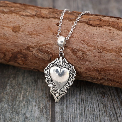 New Cross-Border Bohemian Vintage Hollow Edge Love Alloy Pendant Necklace