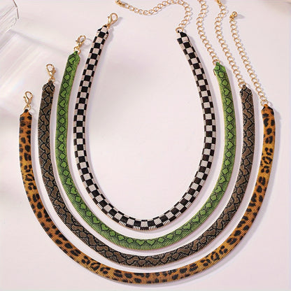 Home Relaxation] Vintage Bohemian Zinc Alloy Necklace Necklace with Leopard, Snake, Black and White Plaid and Green Heart Design - Stylish Modern Women's Necklace for Everyday Wear or Parties
