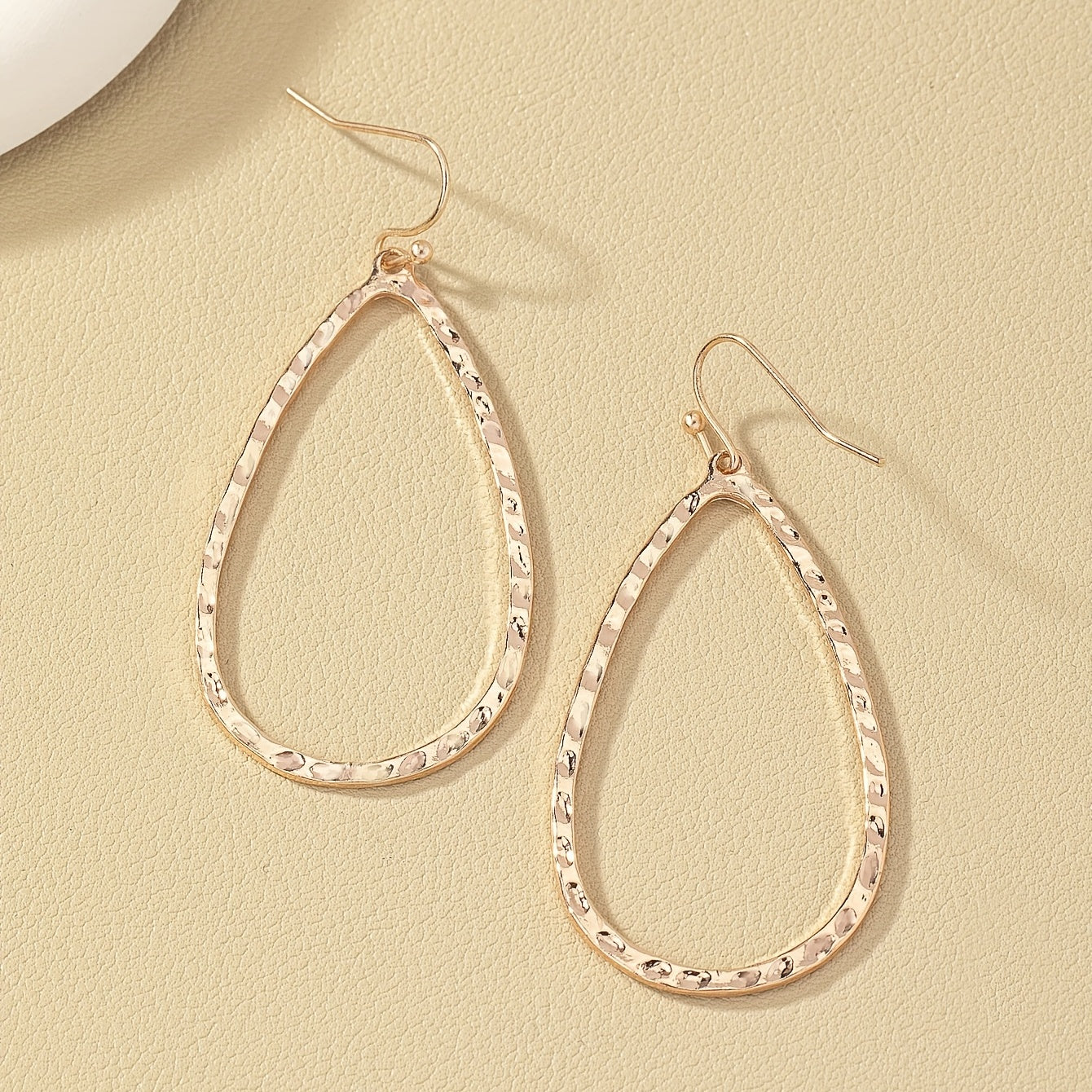 Simple water drop earrings